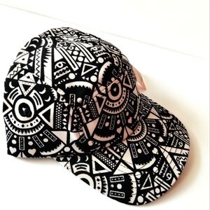Native Print Black and White 5 panel cap